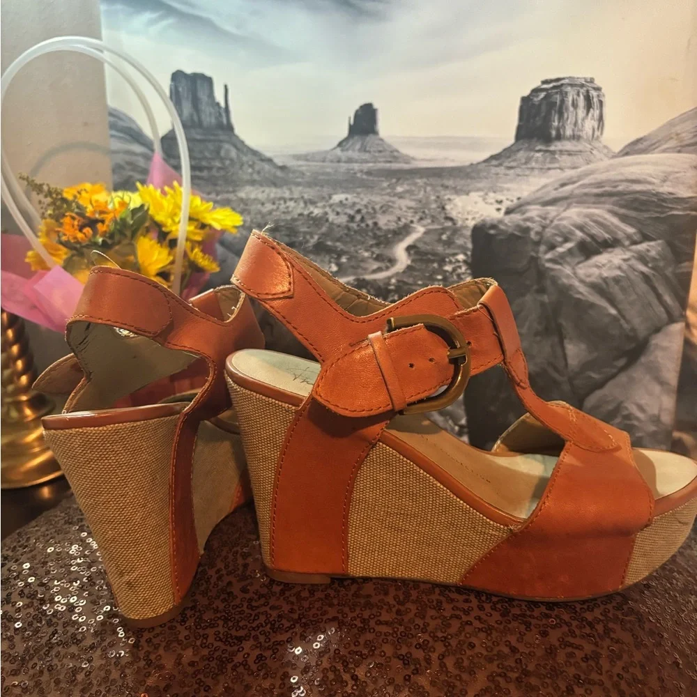 Wedge - Picture 2 of 3